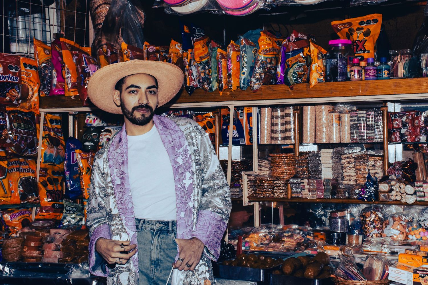 Retrato artístico y fotografía de moda de autor con contraste de color en locación CDMX.