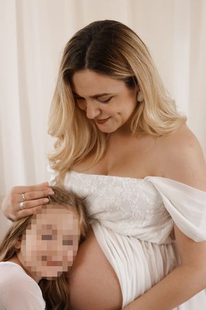 Babybauchshooting, Schwangerenfotografie, Familienfotografie in München, Erding und Umgebung, Familien fotoshooting, indoor und outdoor