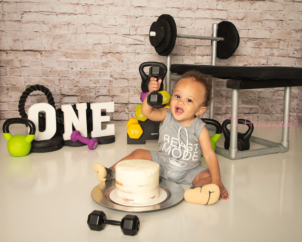 #firstroundcakesmash #scphotographer #weightliftsession #firstbirthdayideas