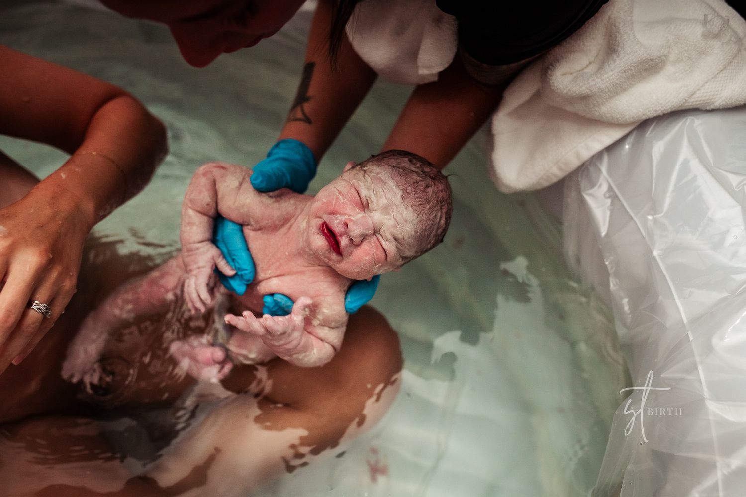 BABY-BOY-JUST-OUT-OF-THE-WATER-AFTER-BIRTH-IN-WHITE-TUB-BORN-AT-HOME