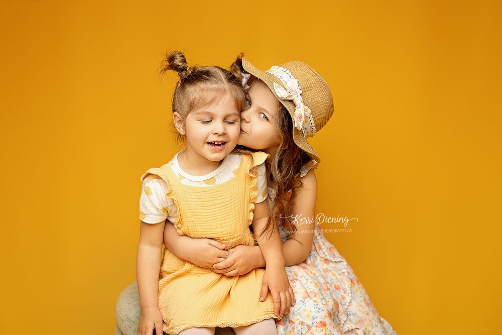 sistersportraitsyellowstudio