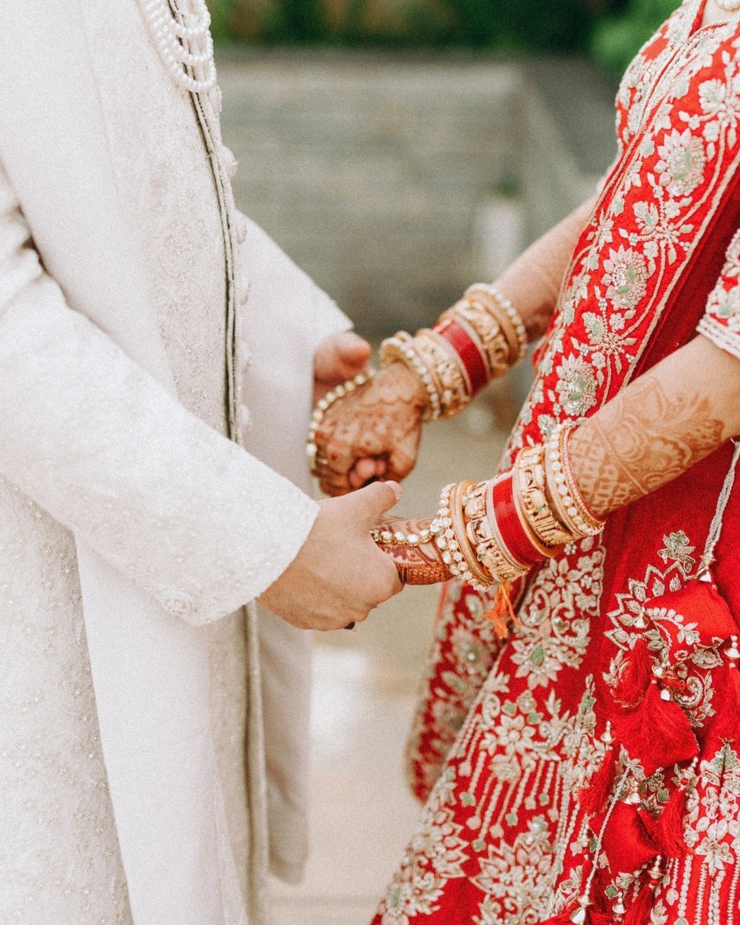 Detail shots of hands with henna & traditional Indian wedding jewelry, artistically captured by professional wedding photographer in Mumbai