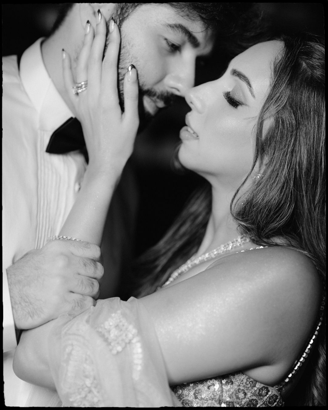 Black & white romantic wedding photography showcasing intimate newlywed moments, beautifully captured by a wedding photographer in Mumbai.