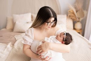 Mother and newborn baby  Kendall Kuss Photography Watertown WI