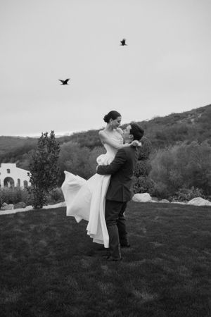 Luxurious outdoor wedding setup with ocean view at Jeune Perché, Oceanside