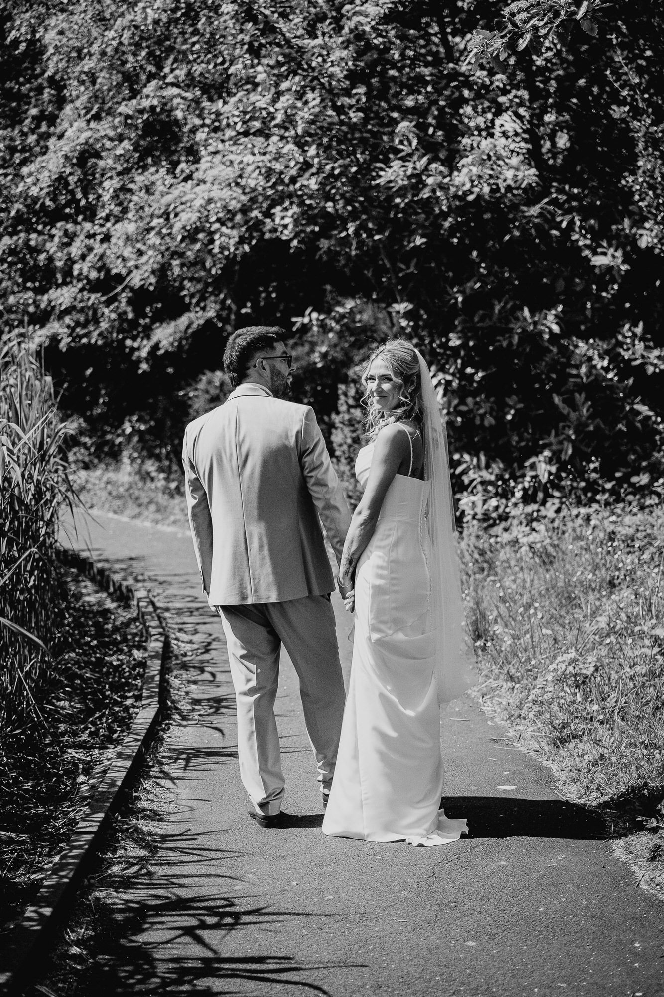 Newcastle upon Tyne Wedding Photographer. Candid relaxed portraits with Fujifilm colours. Wylam Brewery wedding photos