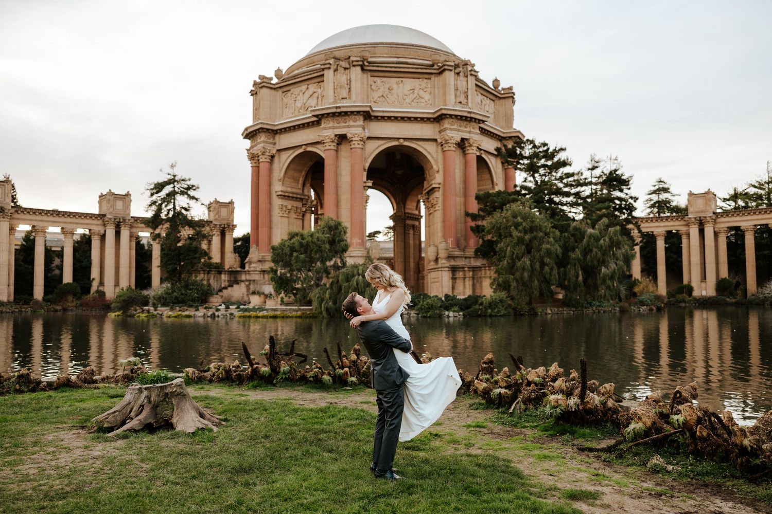 eloping couple at palace of fine arts