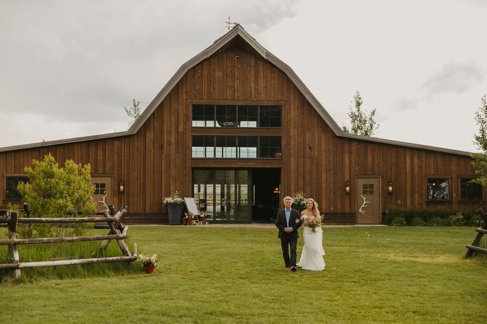 Bride walks to her Ceremony at Copper Rose Ranch with her dad captured by local Copper Rose Ranch Wedding Photographer in Paradise Valley
