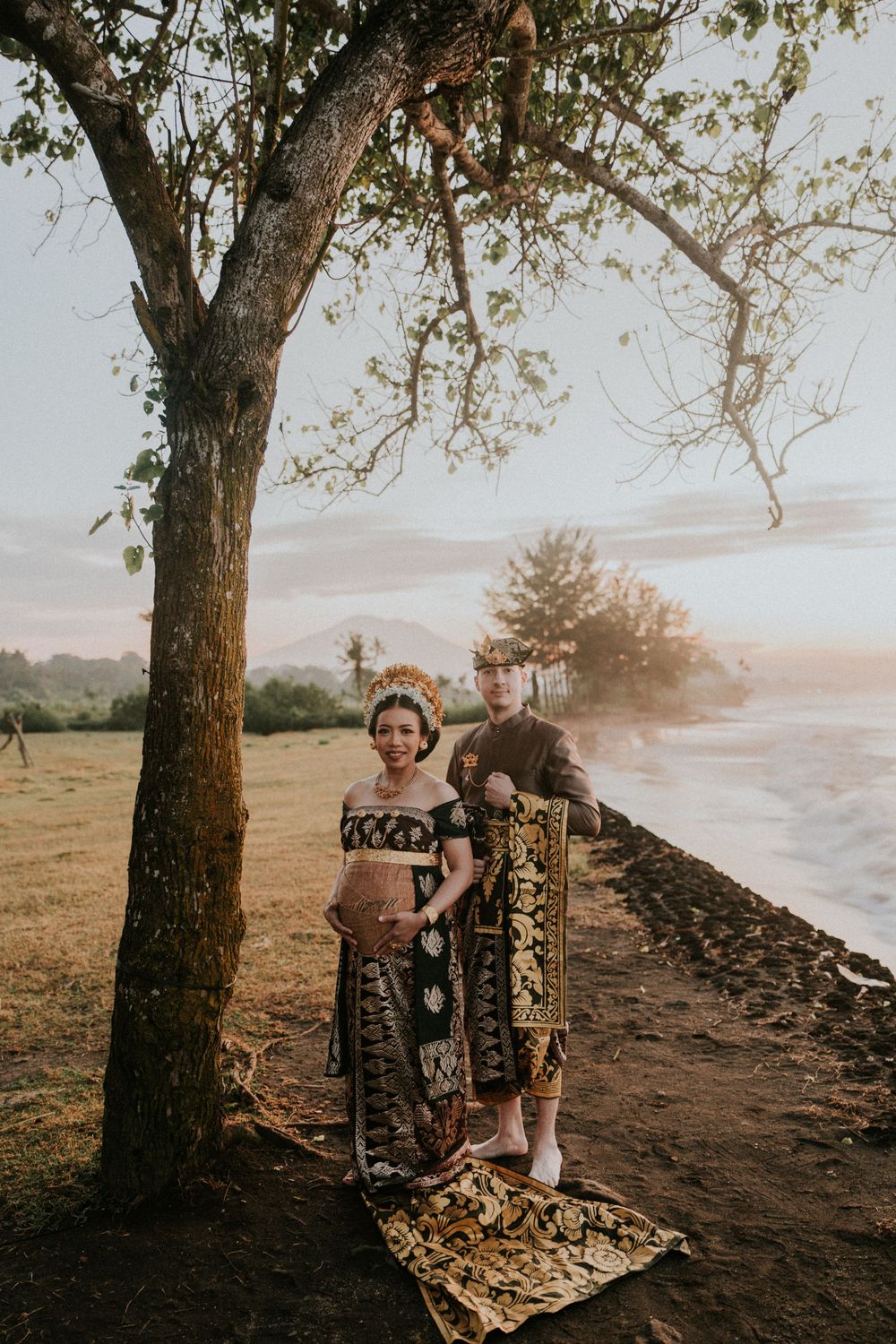 Maternity photography session with Balinese attire on Saba Beach Bali.