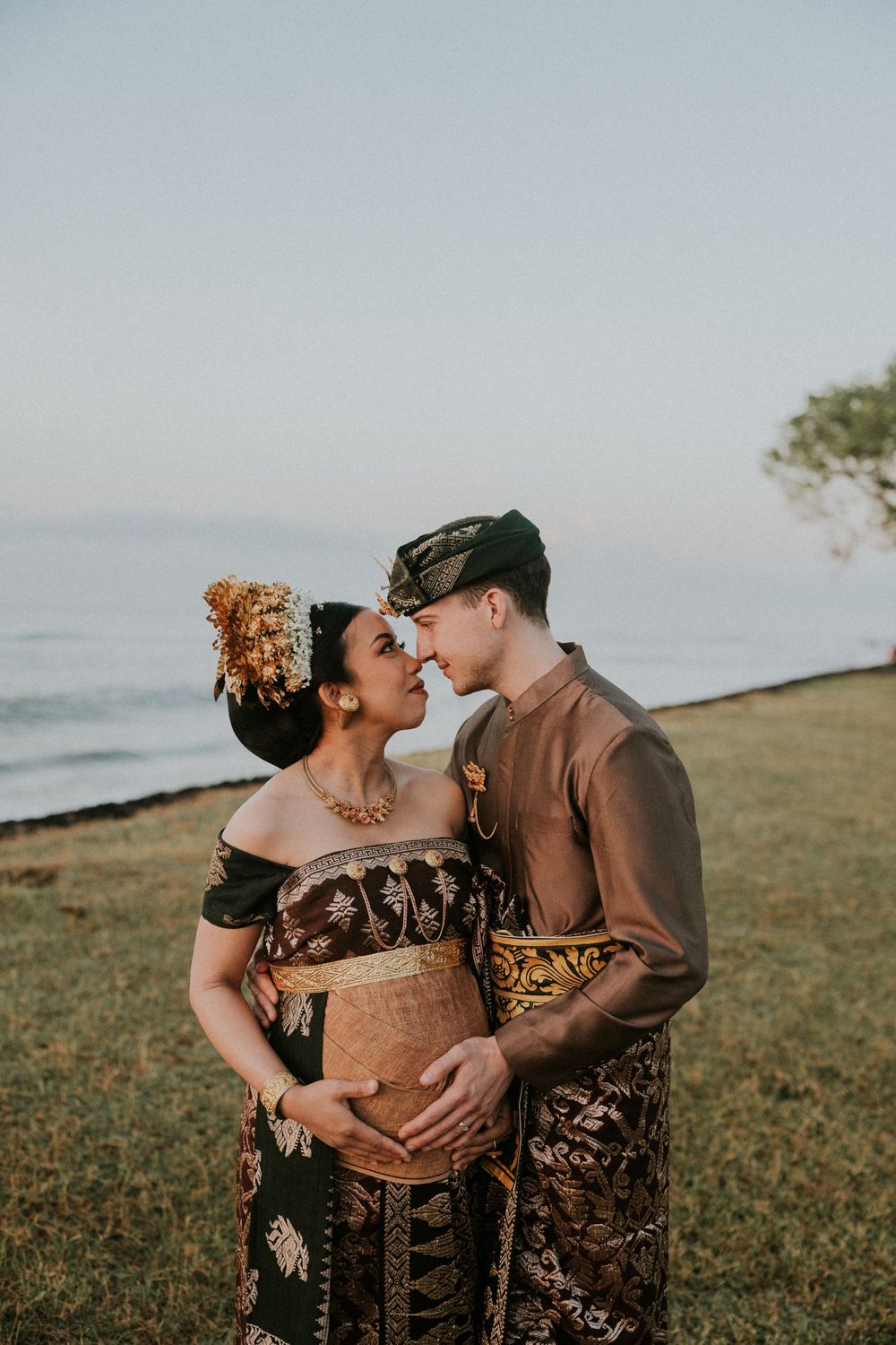 Maternity photography session with Balinese attire on Saba Beach Bali.