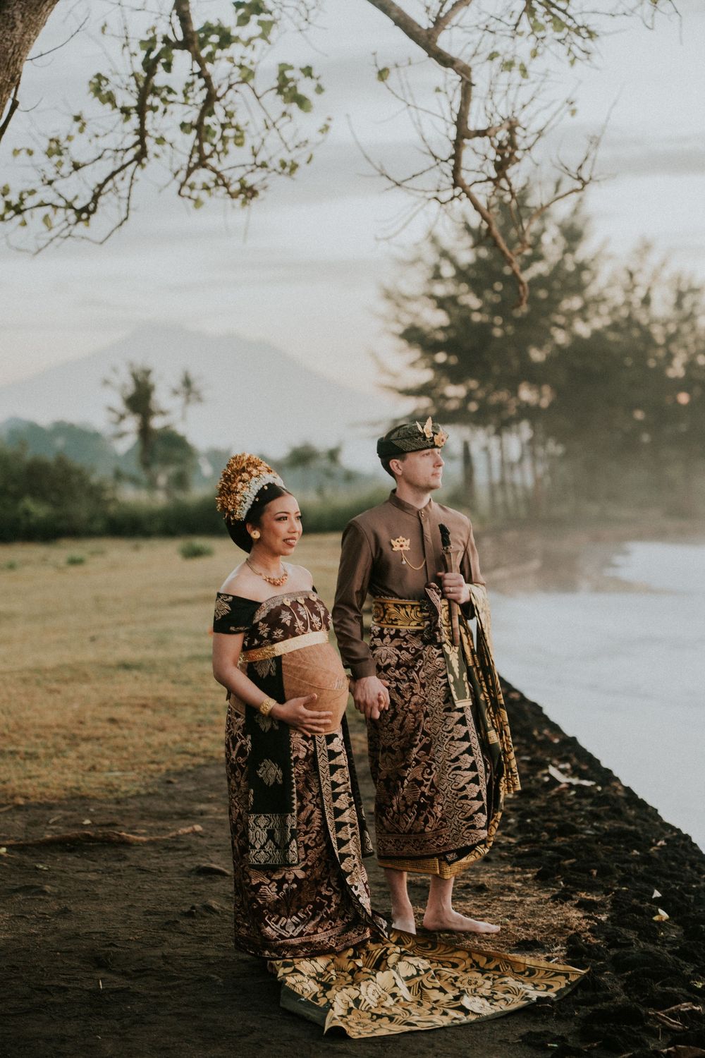 Maternity photography session with Balinese attire on Saba Beach Bali.