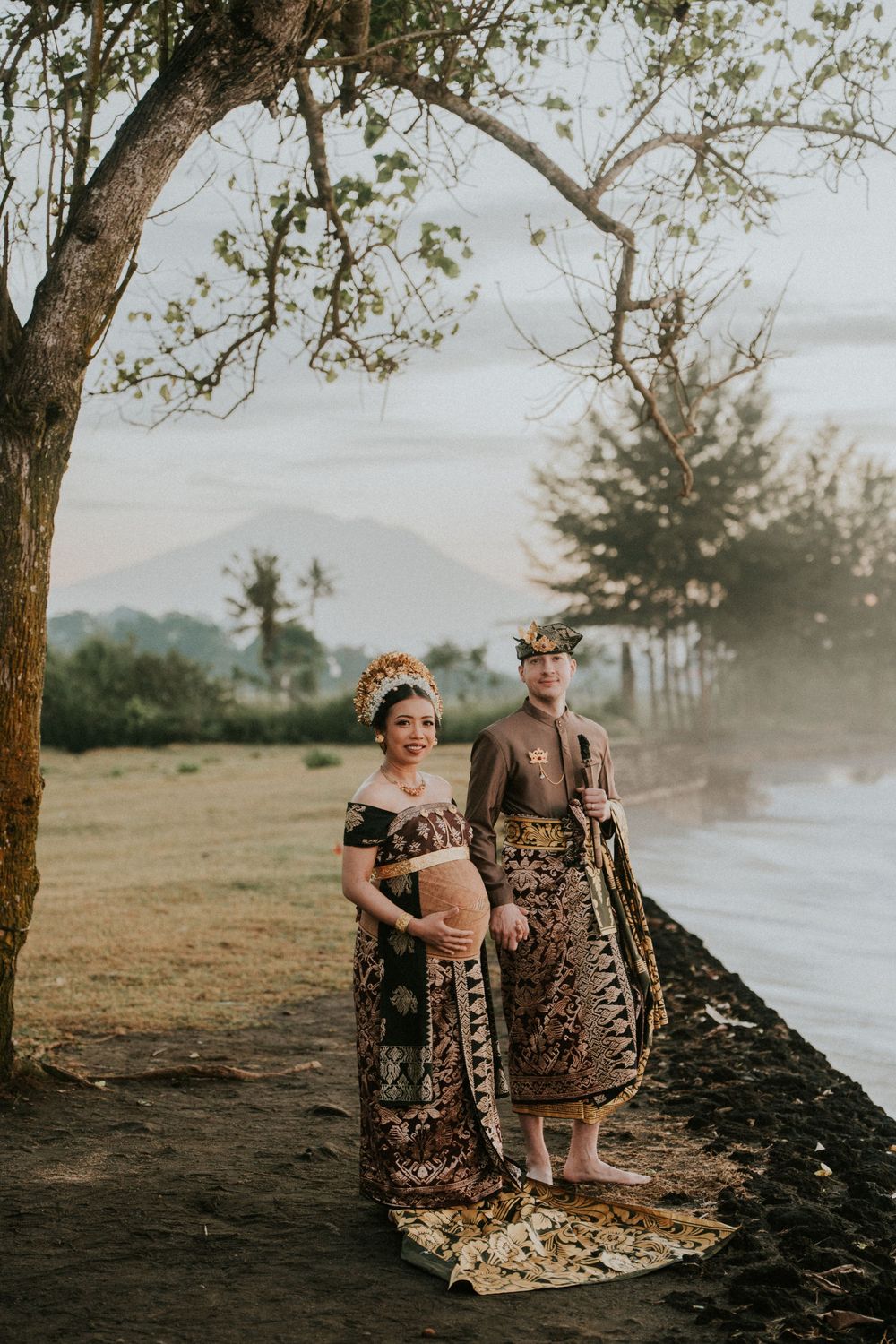 Maternity photography session with Balinese attire on Saba Beach Bali.
