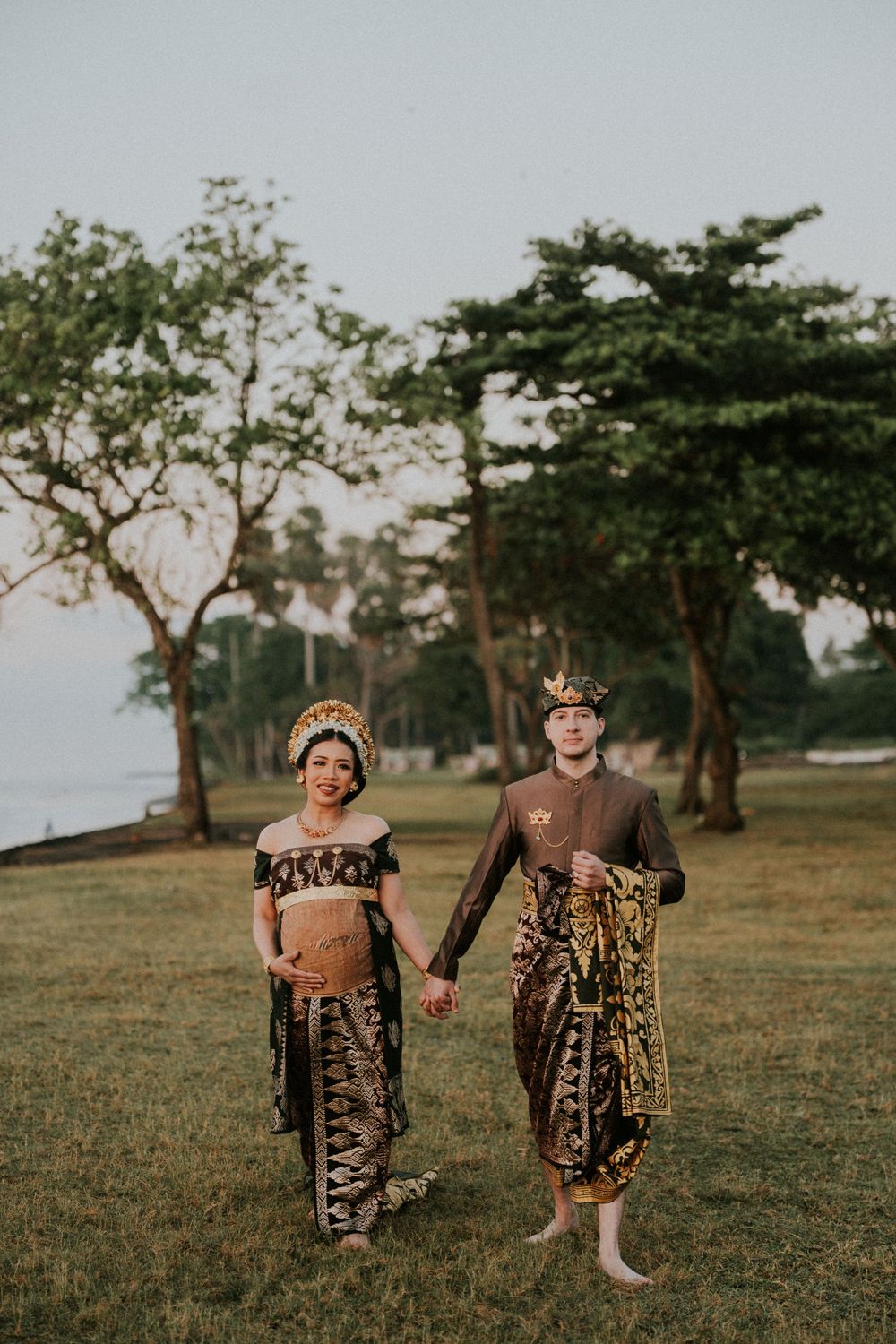 Maternity photography session with Balinese attire on Saba Beach Bali.