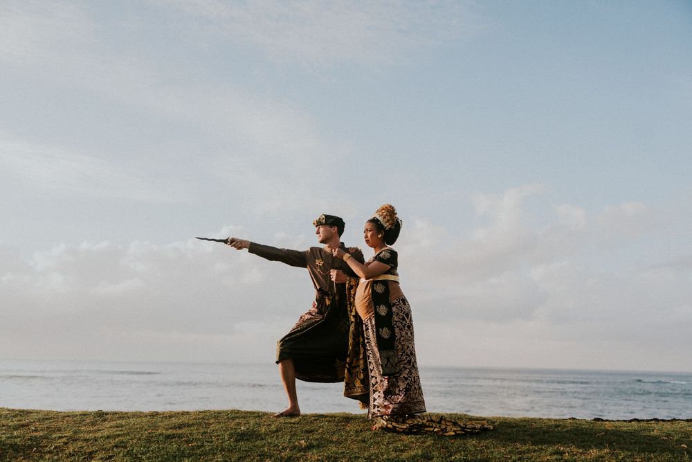 Maternity photography session with Balinese attire on Saba Beach Bali.