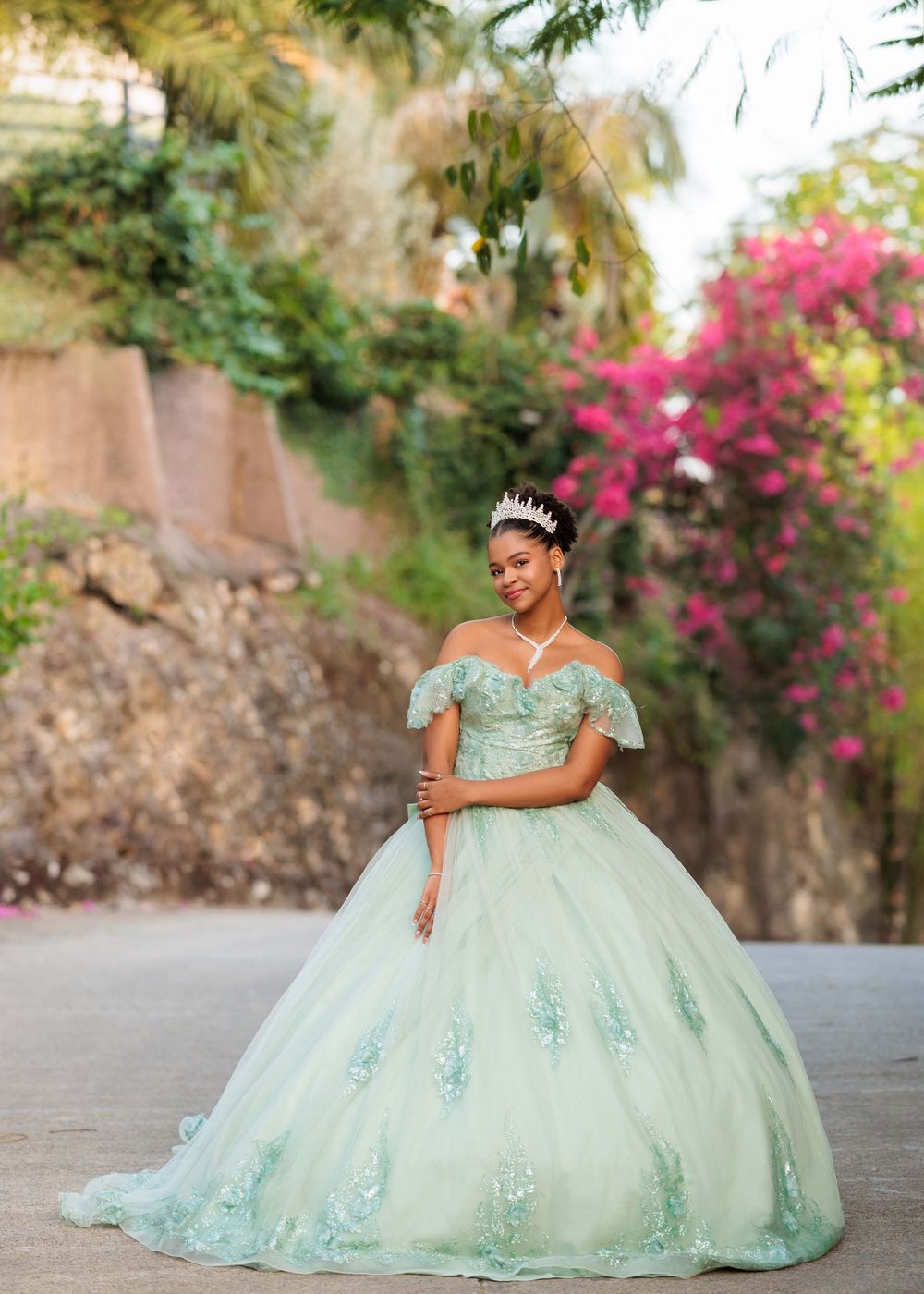 Fotos de quinceañera en Restaurante Loma Azul, Tenares, Hermanas Mirabal. Conoce esta sesión de quinceaños elegante y llena de personalidad.