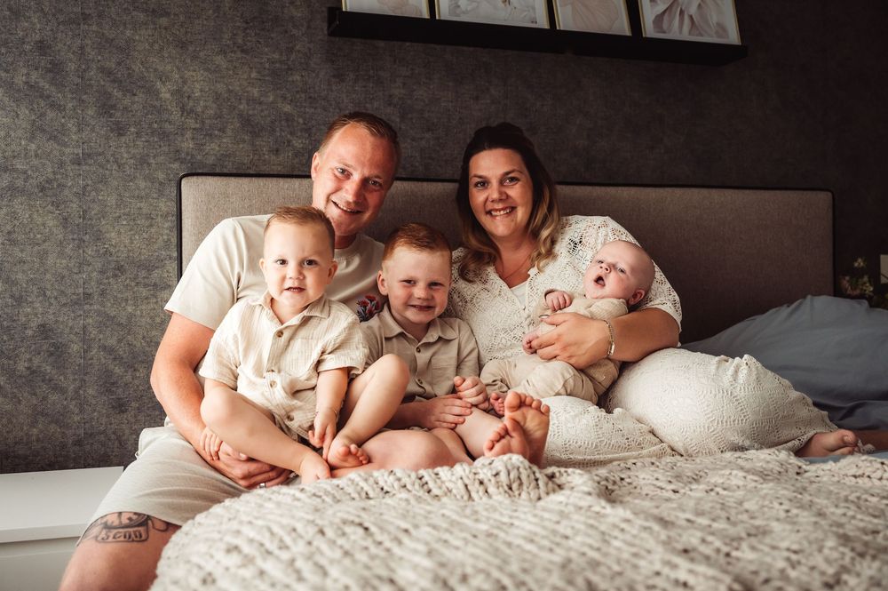 baby, foto, gezin, newbornshoot, spontane fotografie, fotograaf salland, ouders broertjes