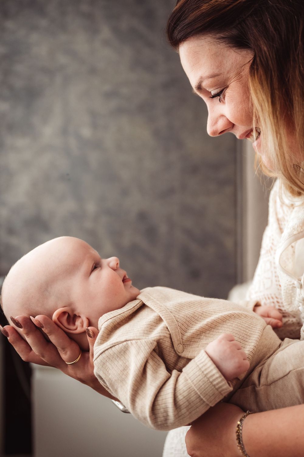 baby, foto, gezin, newbornshoot, spontane fotografie, fotograaf salland, mama
