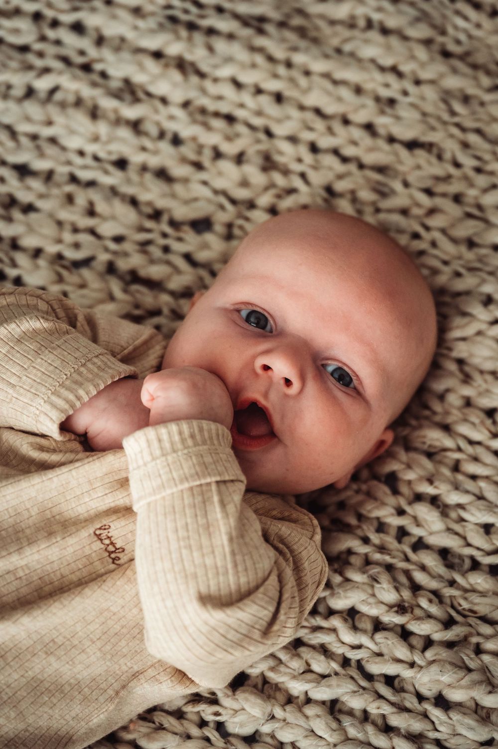 baby, foto, gezin, newbornshoot, spontane fotografie, fotograaf salland, ogen
