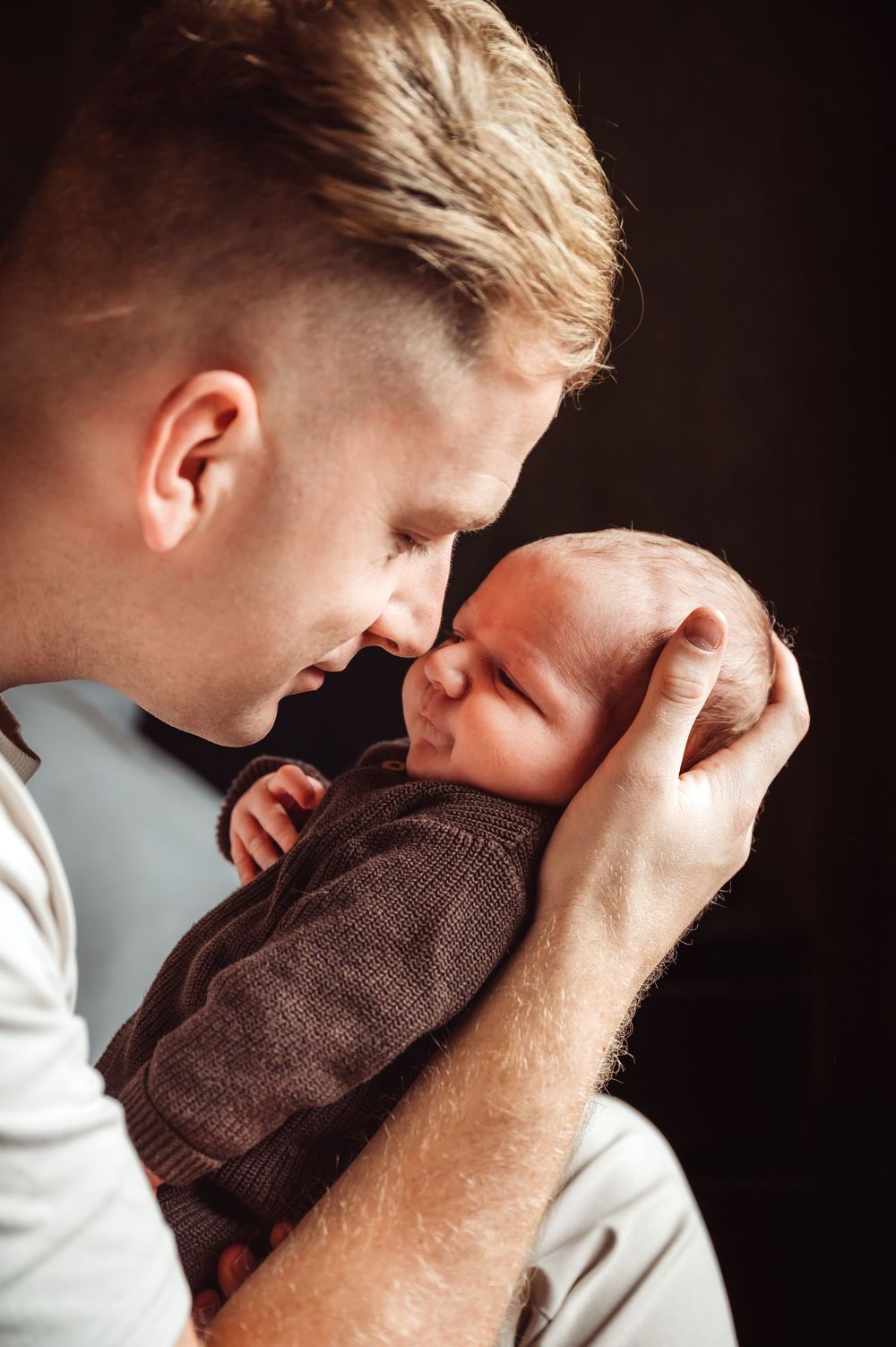 baby, foto, gezin, newbornshoot, spontane fotografie, fotograaf salland, pap