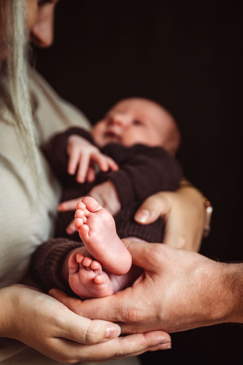 baby, foto, gezin, newbornshoot, spontane fotografie, fotograaf salland, voetjes