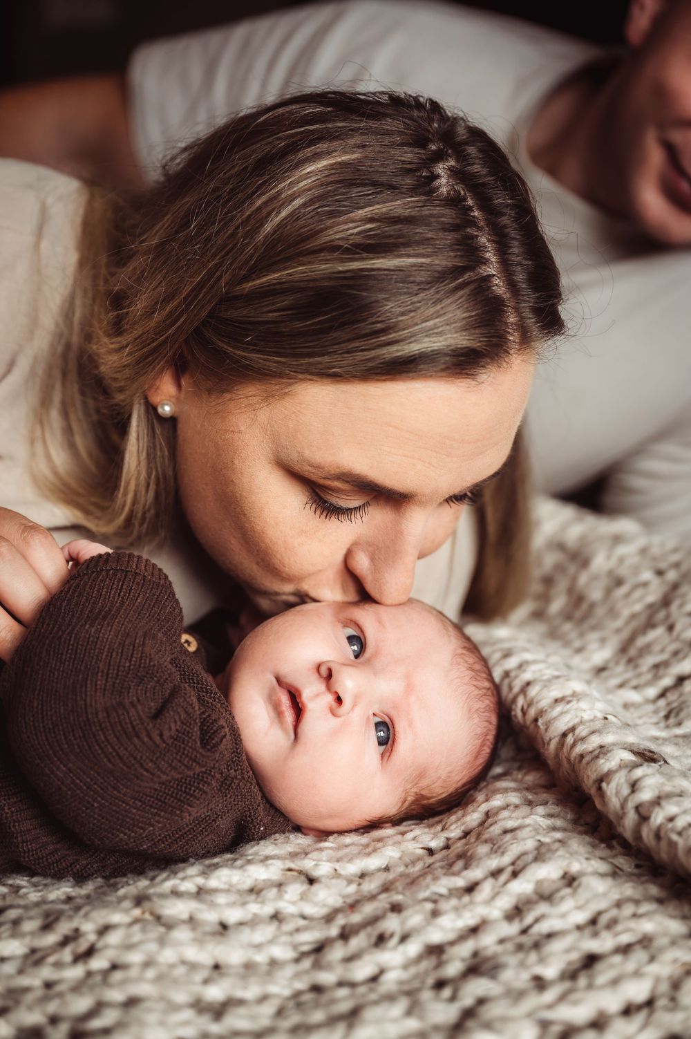 baby, foto, gezin, newbornshoot, spontane fotografie, fotograaf salland, mama