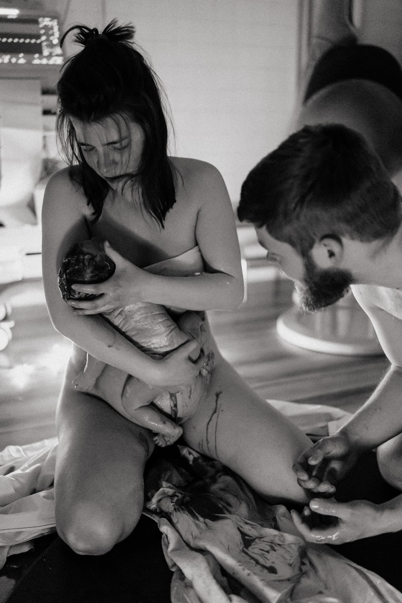 Photographe accouchement Lille - reportage photo naissance en maternite - Nathalie Klein