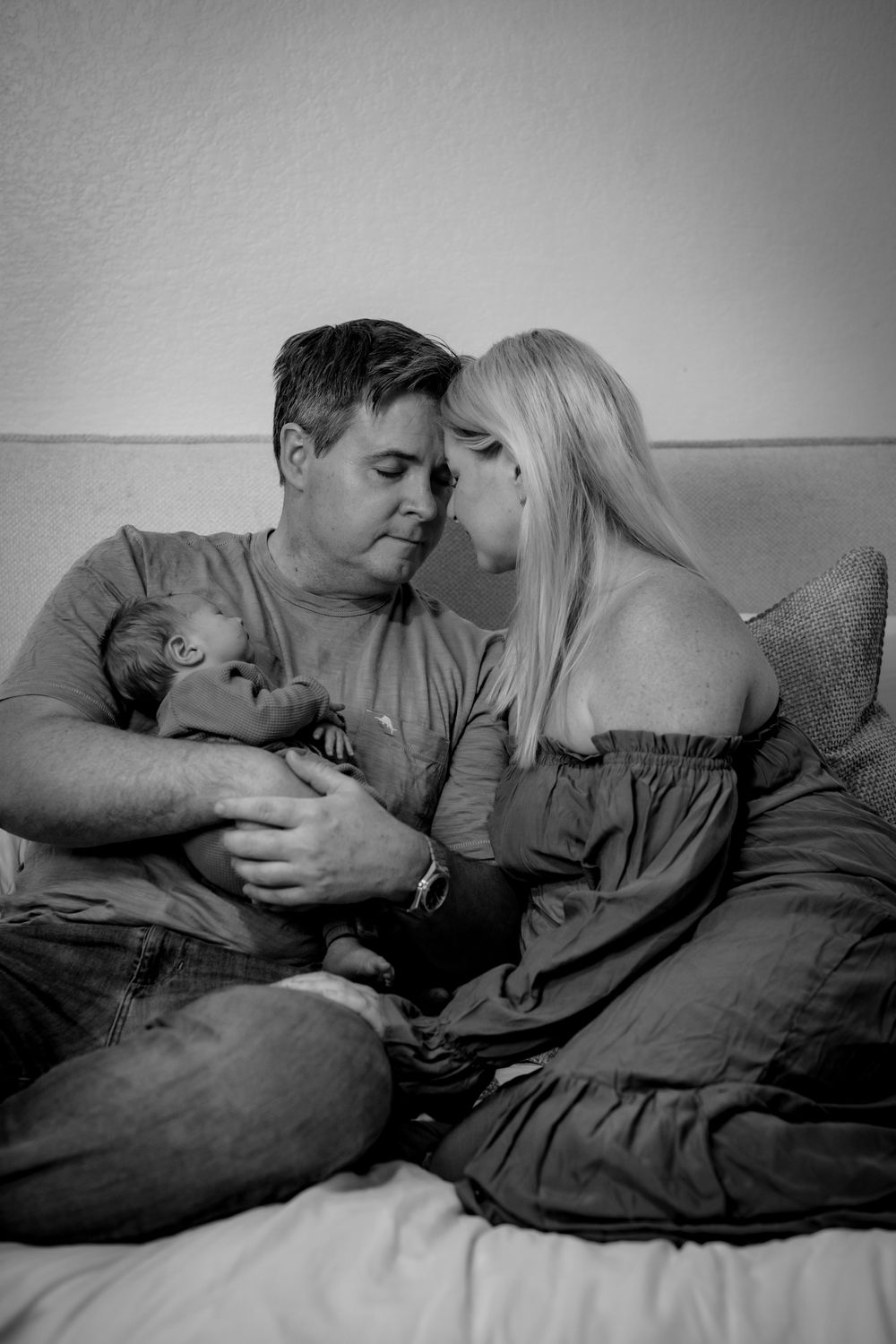 Black and white image of intimate family moment with newborn. Lifestyle newborn photoshoot in Las Vegas. Newborn photographer Las Vegas