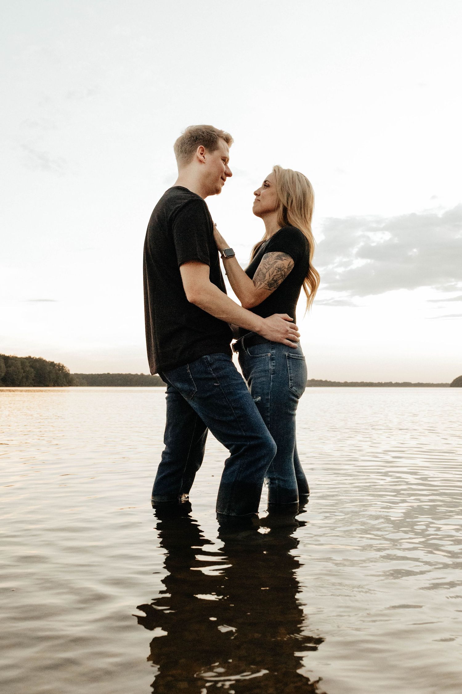 Lake
sunset
engagement session