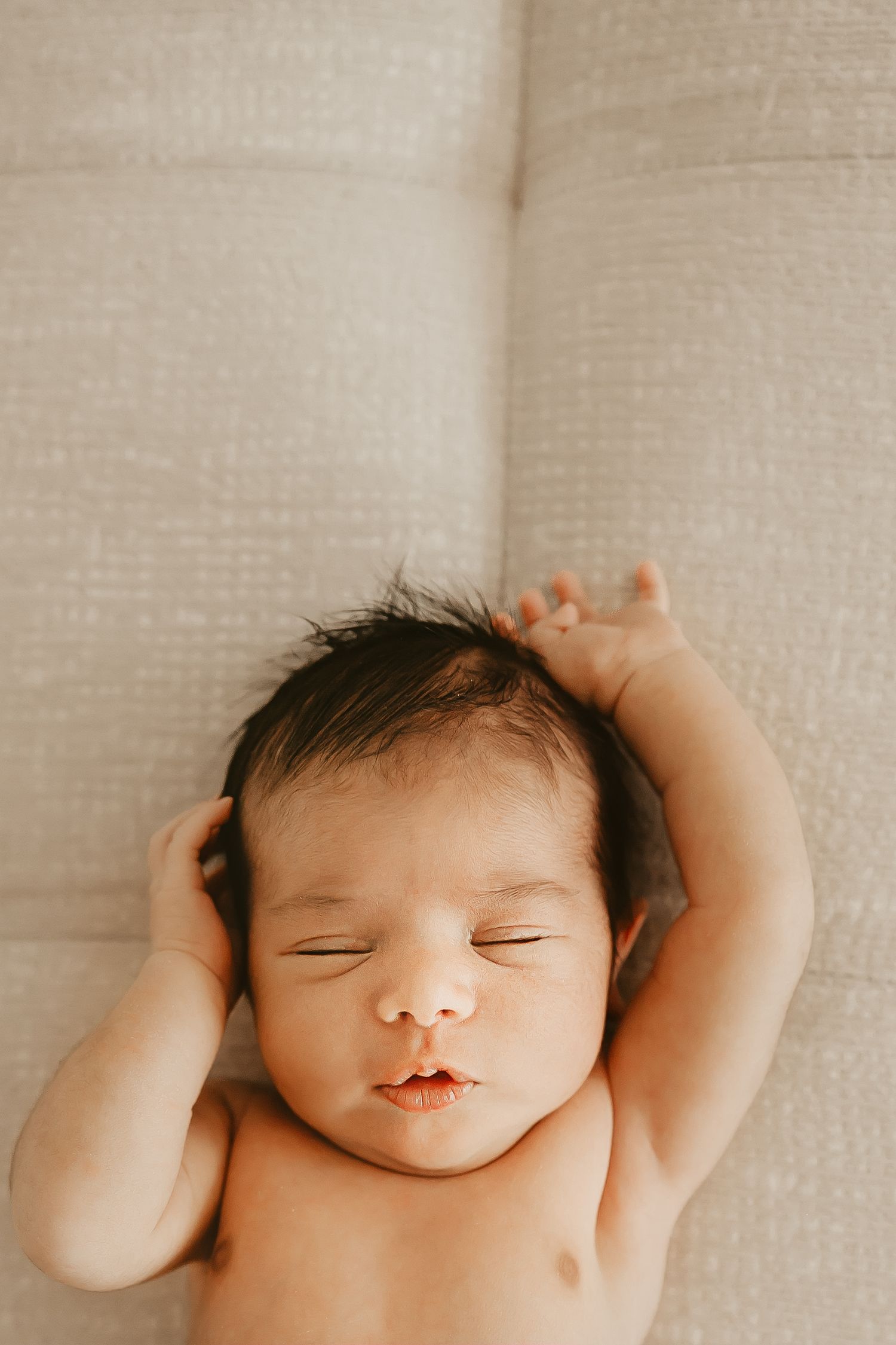 Oahu Newborn Photographer. In home Newborn Photography in Honolulu, Hawaii