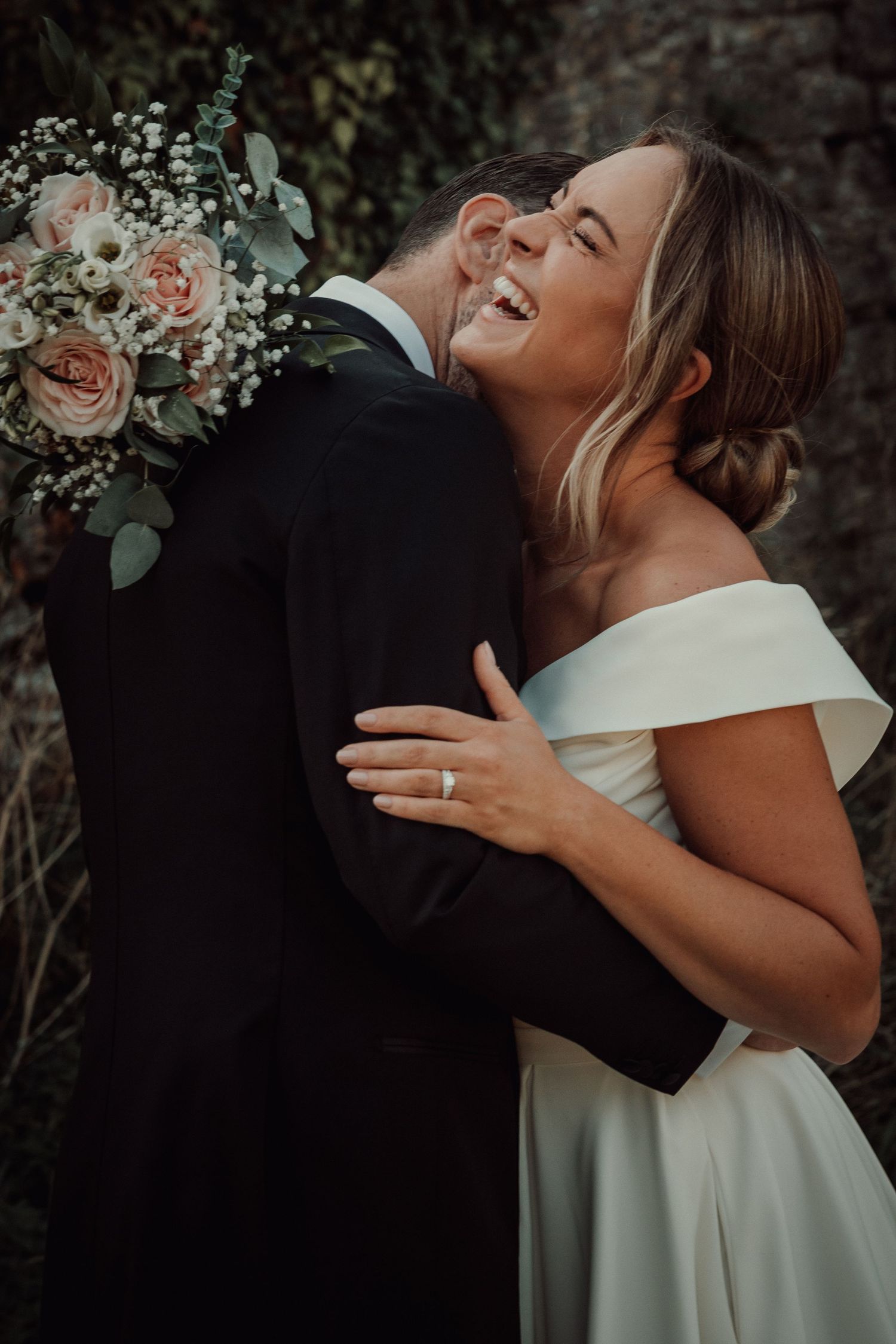 Bröllopsfotograf Stockholm fotograferar ett bröllop på Gotland. Bröllopsfotograf Gotland. Bröllop i Visby.