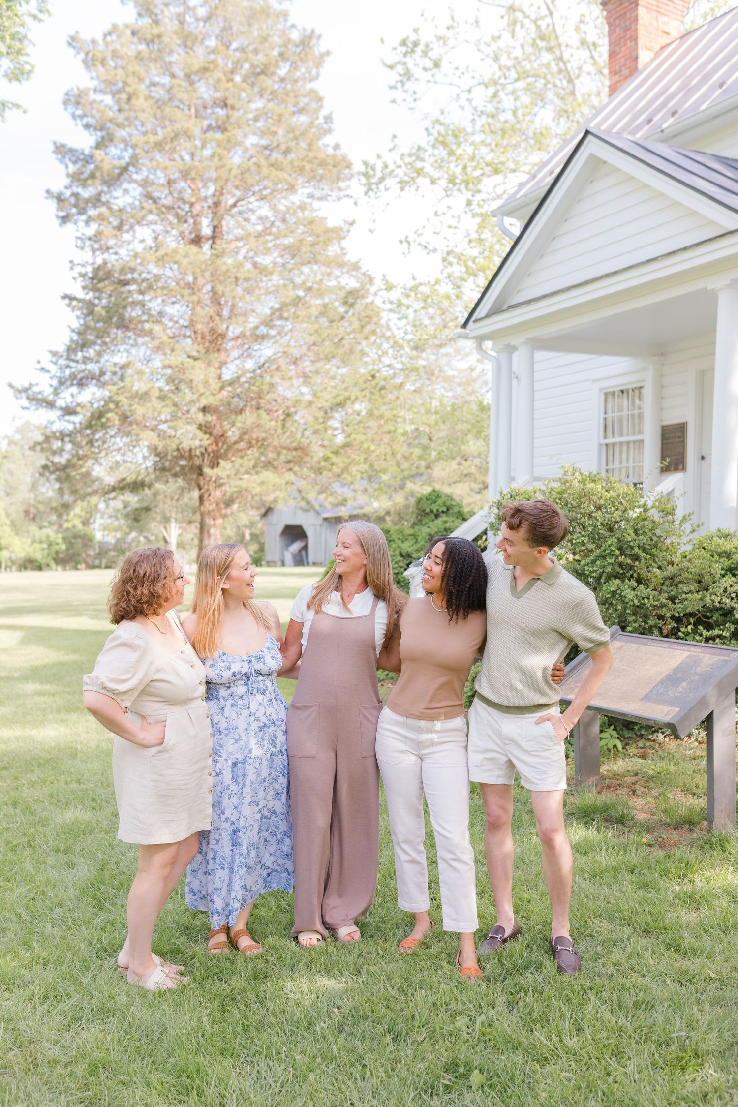 extended family session at Claude Moore park in sterling Virginia