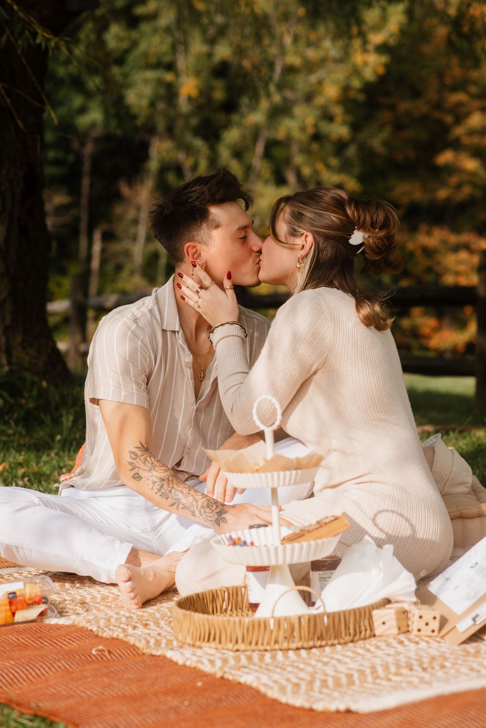 Couple enjoying a picnic in Buffalo, NY