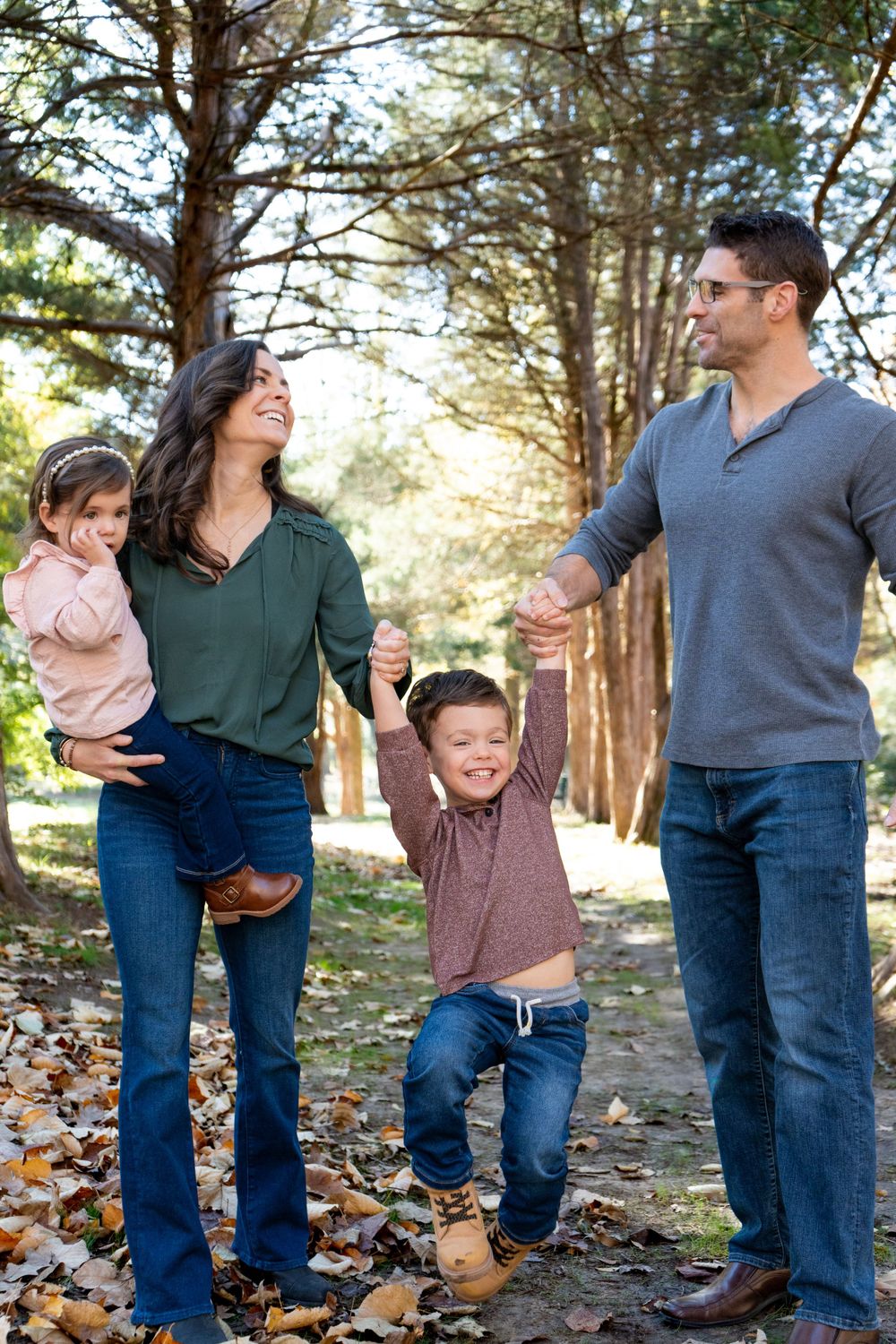 Celebrating your family by capturing real moments, love, and connection in photos. Stress-free sessions designed for meaningful memories.