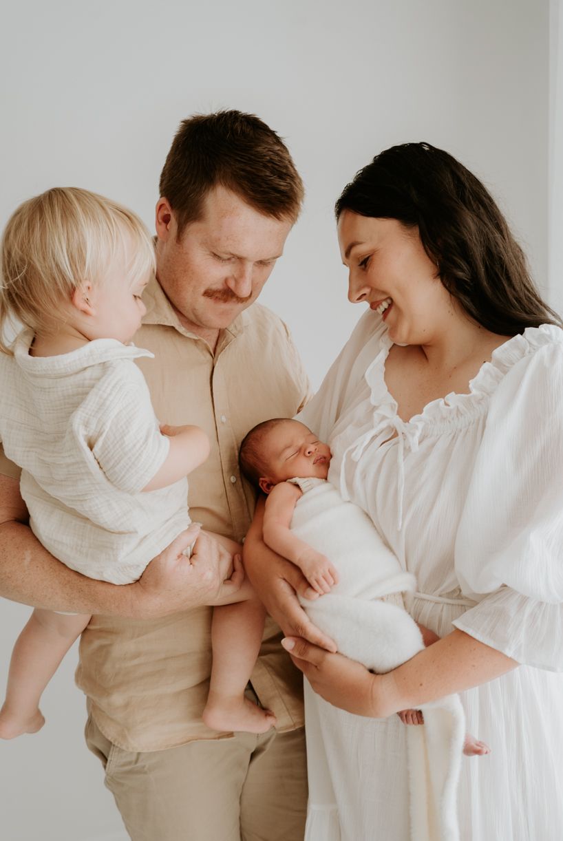 Newborn Photo
Family Newborn Photos
Studio Newborn
Te Awamutu
Cambridge
Hamilton