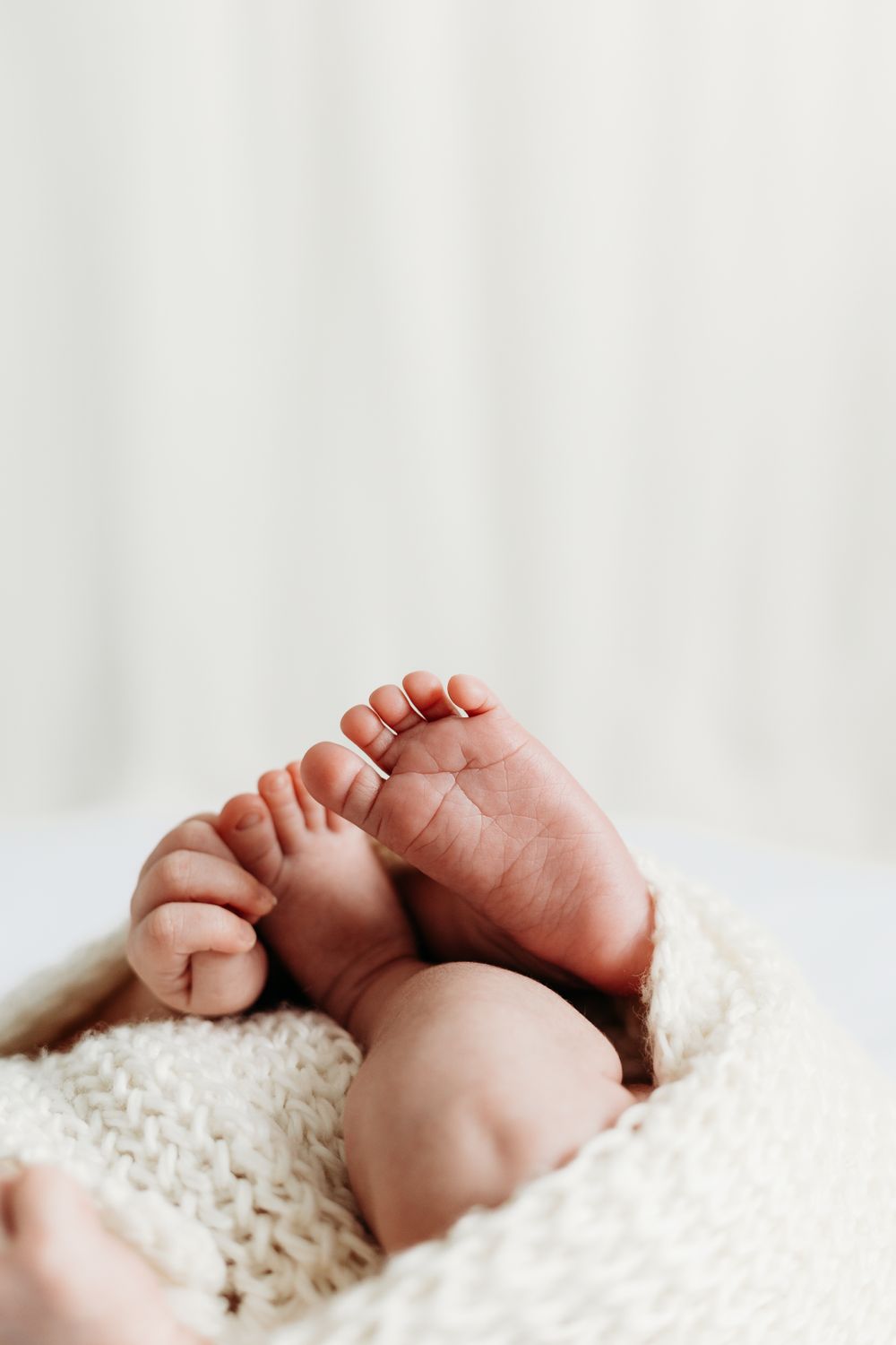 Close up of newborn baby feet photographed in Mapperley studio in nottingham. timeless photography in nottingham