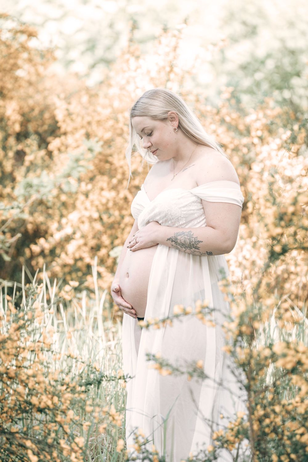 Gravid fotografering i naturen nær Jægerspris og Frederikssund – smukke ventetidsbilleder i Nordsjælland