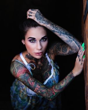 David G Holt Photography - Artistic portraits showcasing colorful tattoo artwork in dramatic lighting.