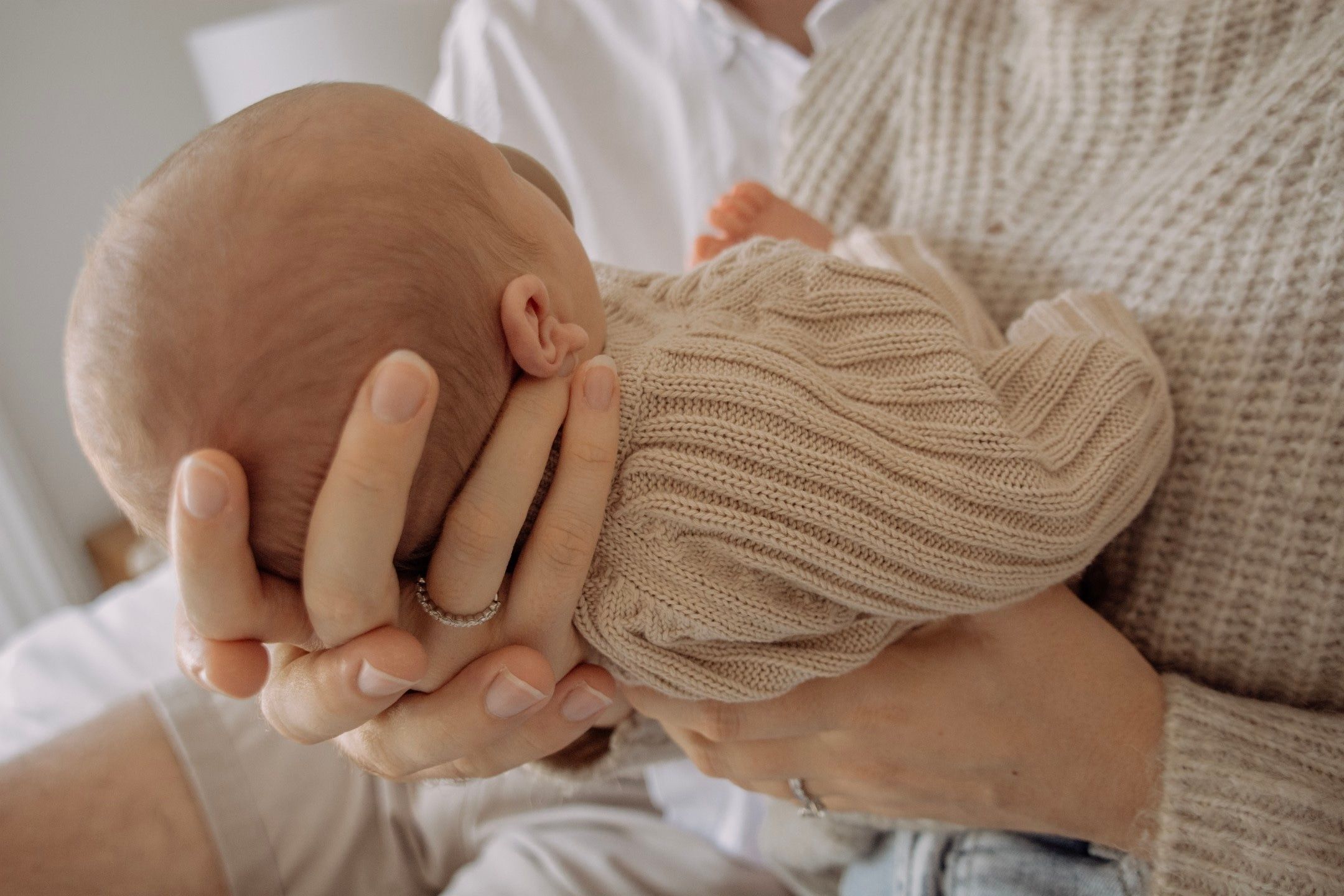 Newborn photography session photographer maternity family