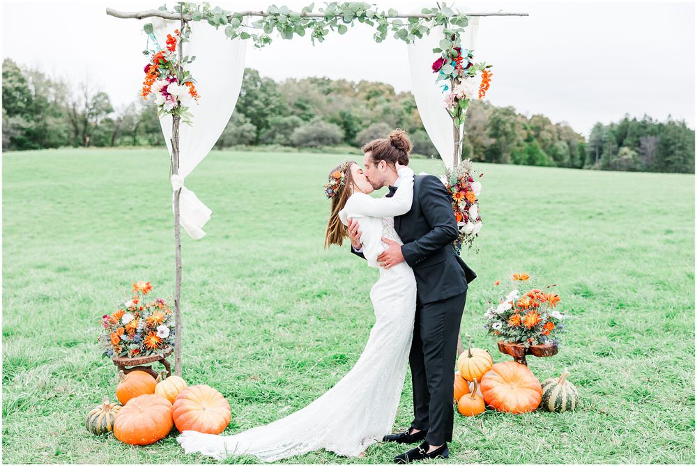Scranton Wedding photographer kissing photo
