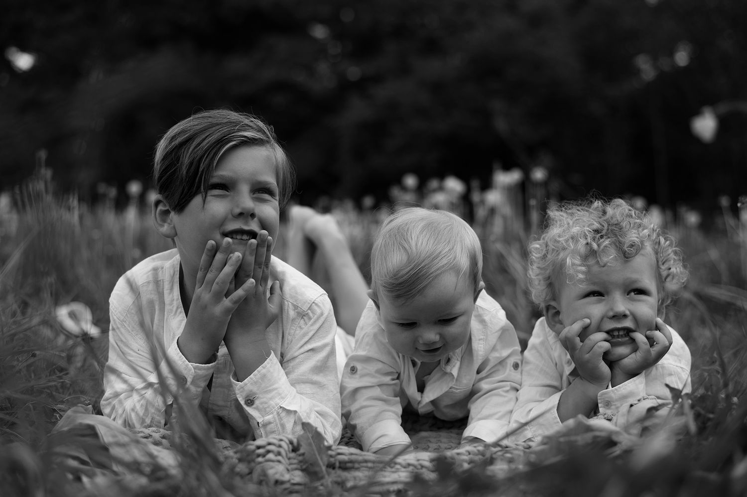 Familjefotograf Jönköping och Habo. Familjefotografering. Syskonfotografering.
