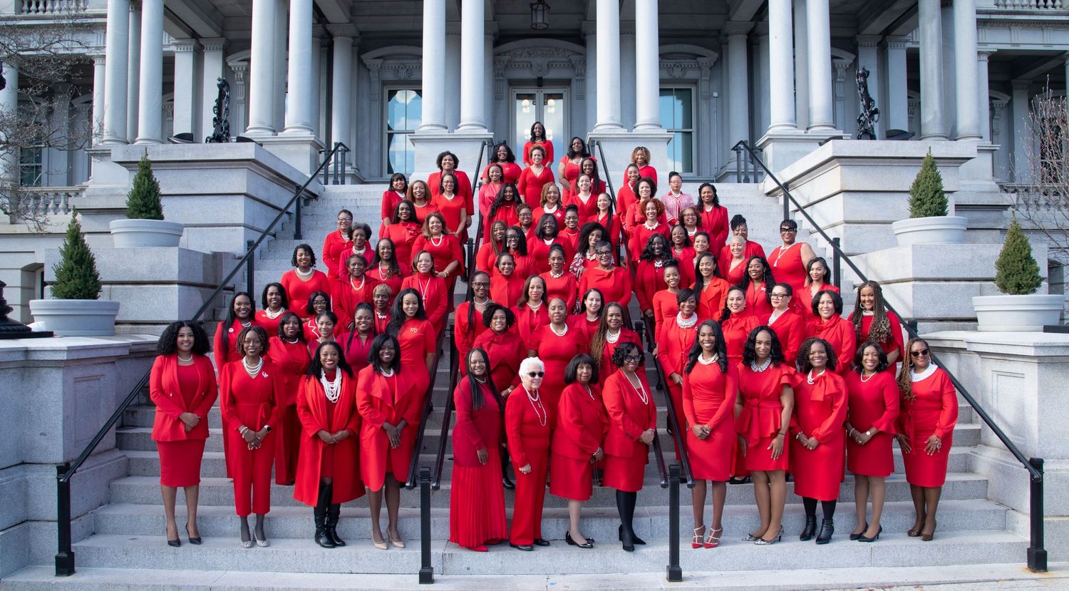 DMV Black Female Photographer captures Delta Sigma Theta Sorority Incorporate Hill Staff at the White House