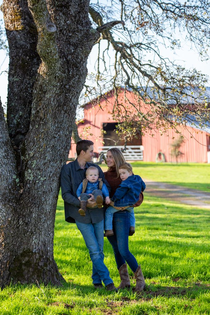 gunnii sack photography, family photos, mom of boys, county photos, paloma ca, calaveras county, oak trees, family ranch
