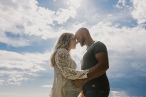 Summer maternity session at Bain Park in Trenton, Ontario