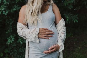 Summer maternity session at Bain Park in Trenton, Ontario