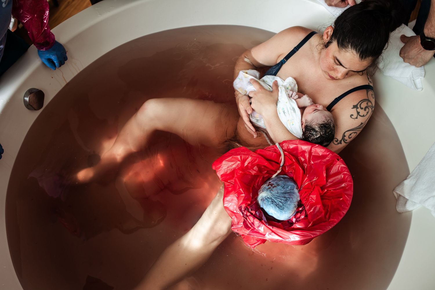 tacoma birth photographer the birthing inn Tacoma newborn photographer tacoma maternity photographer