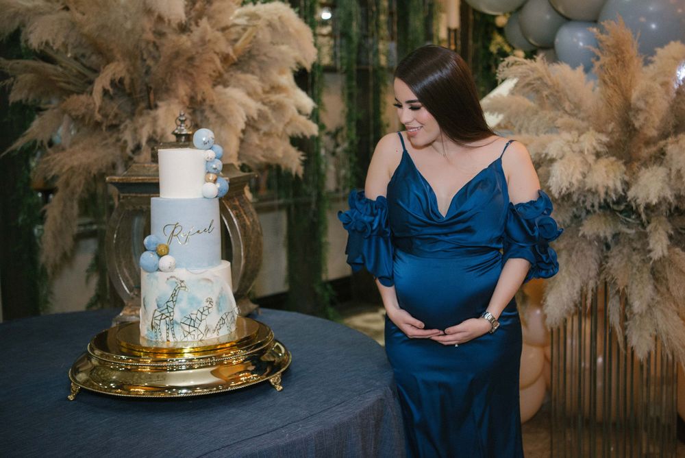 mother looking at the cake. baby shower. Corinthian Event Center. Mission, Texas. Wedding photographer