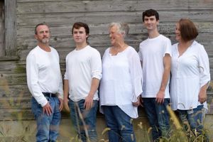 Wedding Photographer, Equine Event, Second Shooter in East Tennessee, TN, near Chattanooga, TN and North GA area. Family