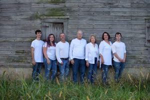 Wedding Photographer, Equine Event, Second Shooter in East Tennessee, TN, near Chattanooga, TN and North GA area. Family