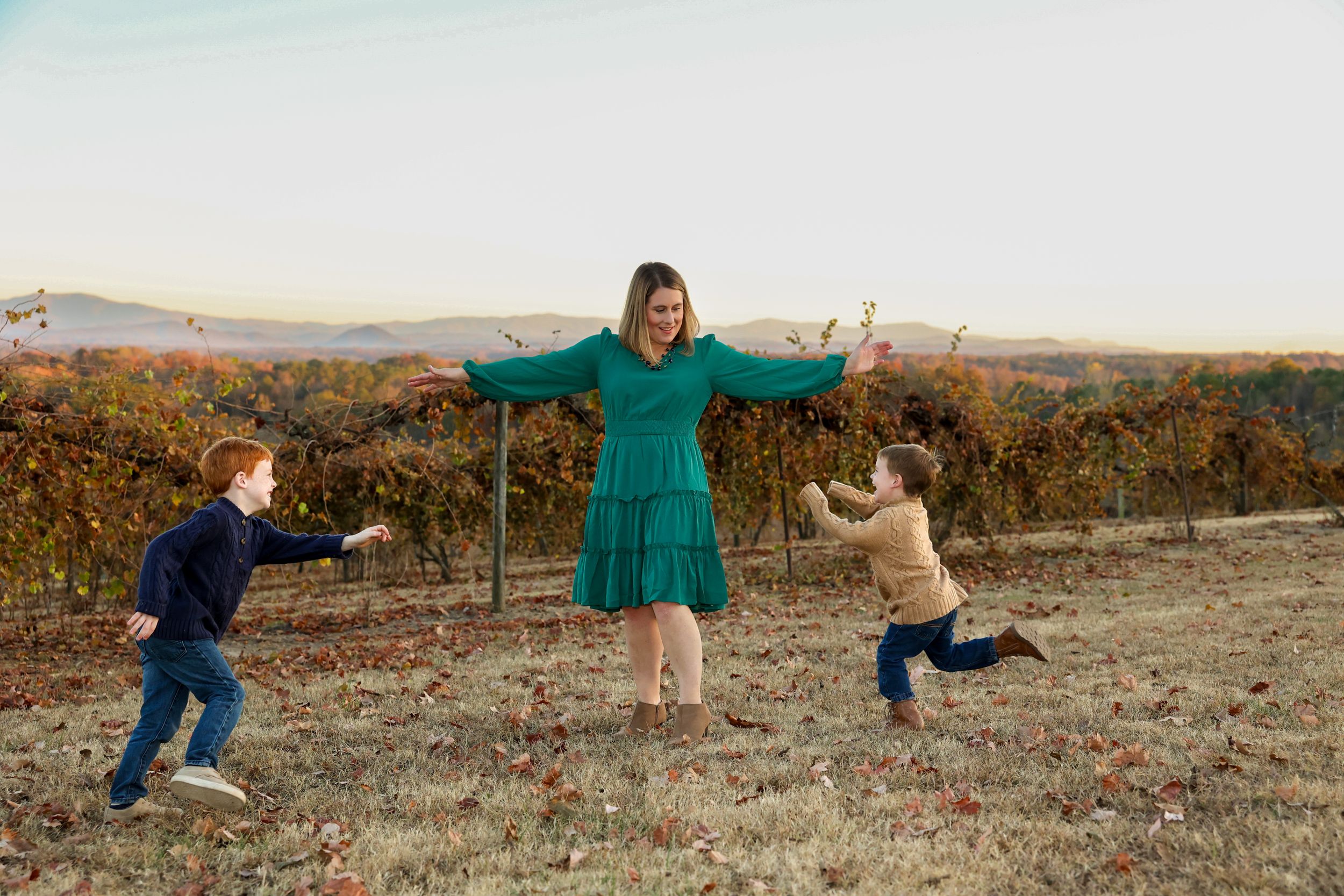 Wedding Photographer, Equine Event, Second Shooter in East Tennessee, TN, near Chattanooga, TN and North GA area. Family