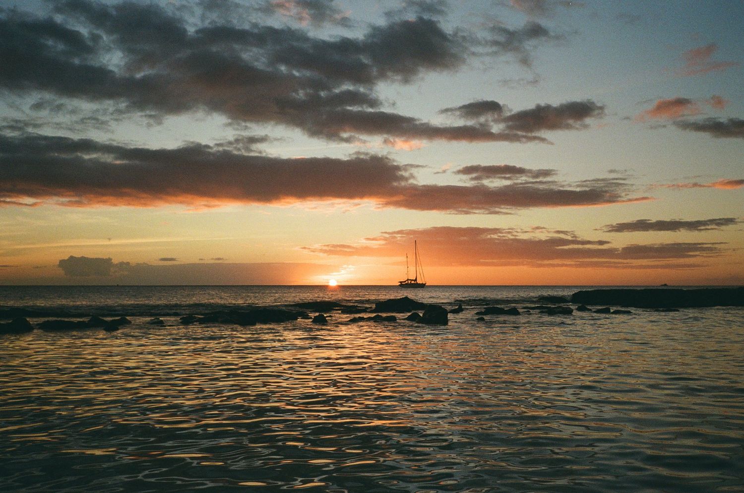 <img src="hawaii_sunset.jpg" alt="Book your session for breathtaking sunset photography in paradise!">